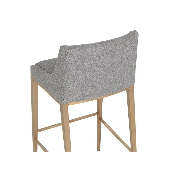 Dionne Barstool