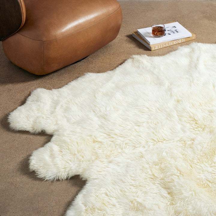 Leon Lambskin Rug - White Lambskin