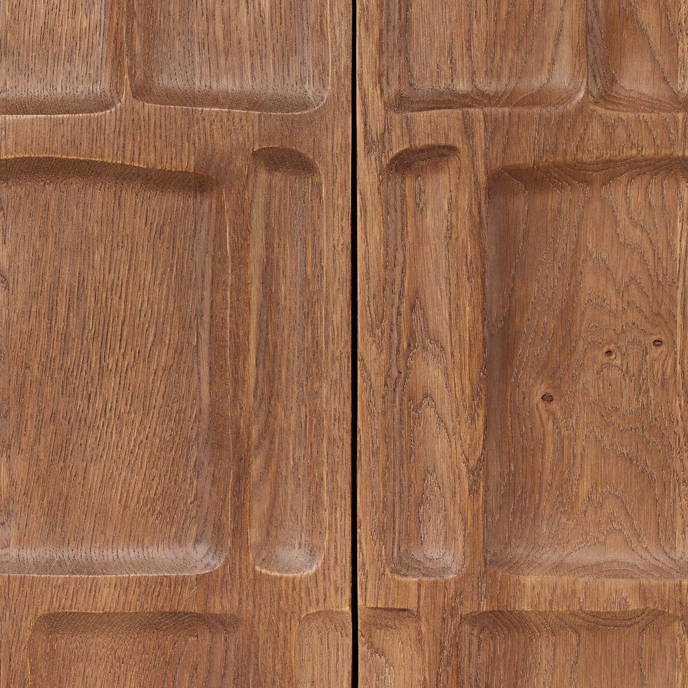 Ezri Cabinet