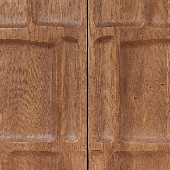 Ezri Cabinet