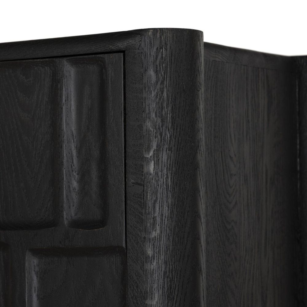 Ezri Cabinet