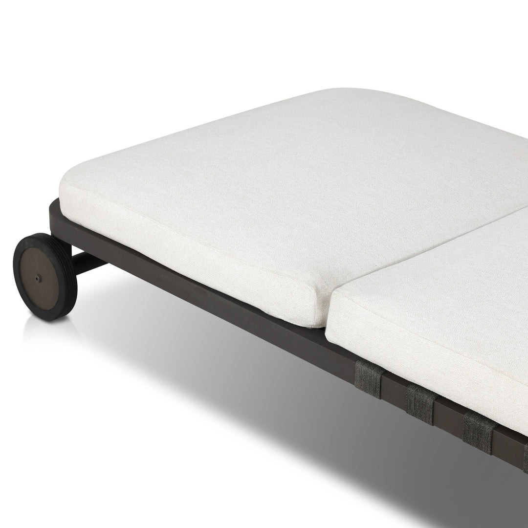 Reine Outdoor Chaise