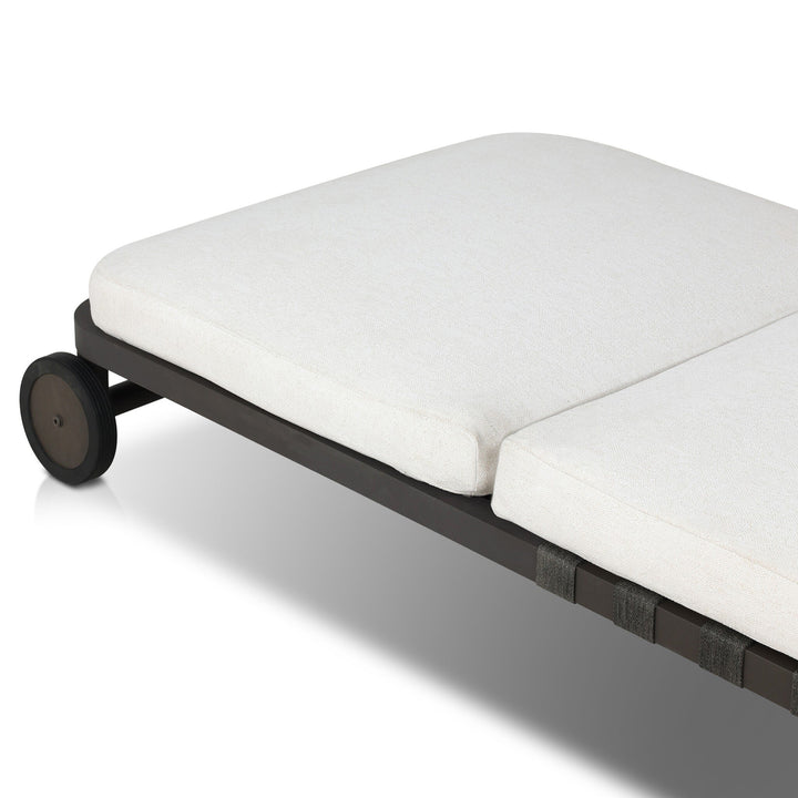 Reine Outdoor Chaise
