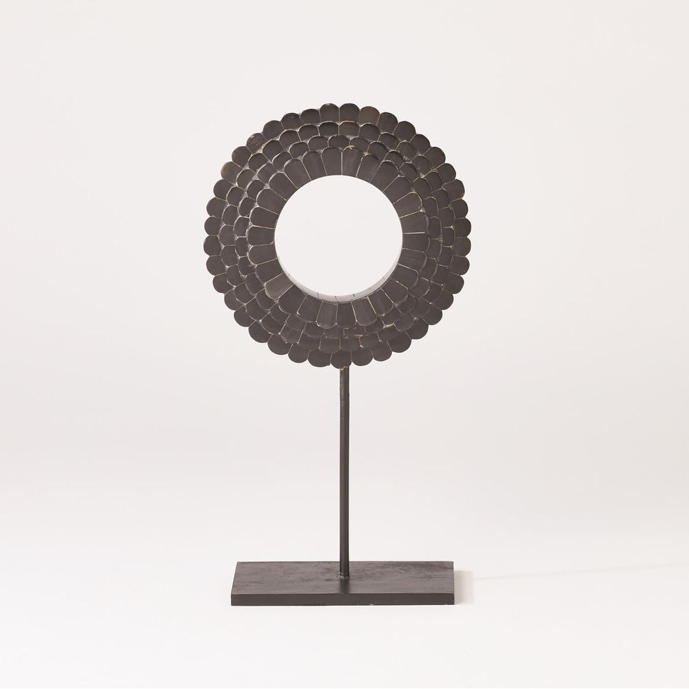 Four Layer Horn Scalloped Mounted Ring-Black-Lg