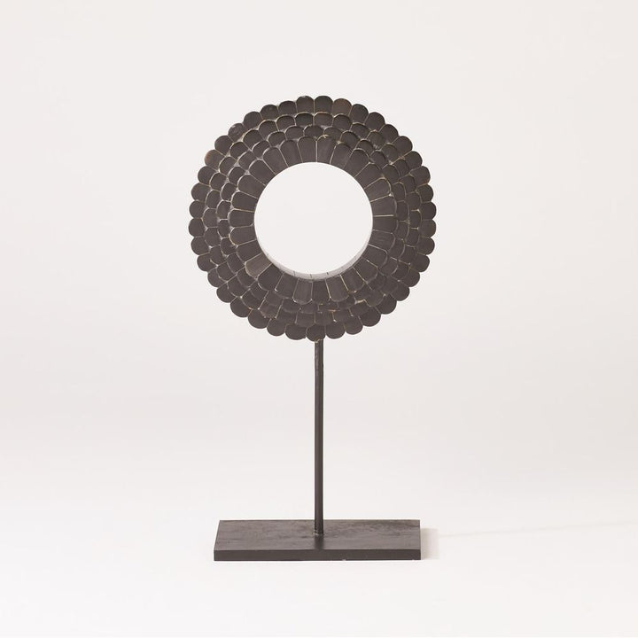 Four Layer Horn Scalloped Mounted Ring-Black-Lg