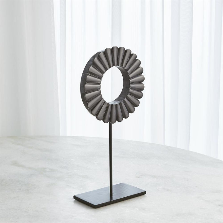 One Layer Horn Scalloped Mounted Ring-Black-Lg