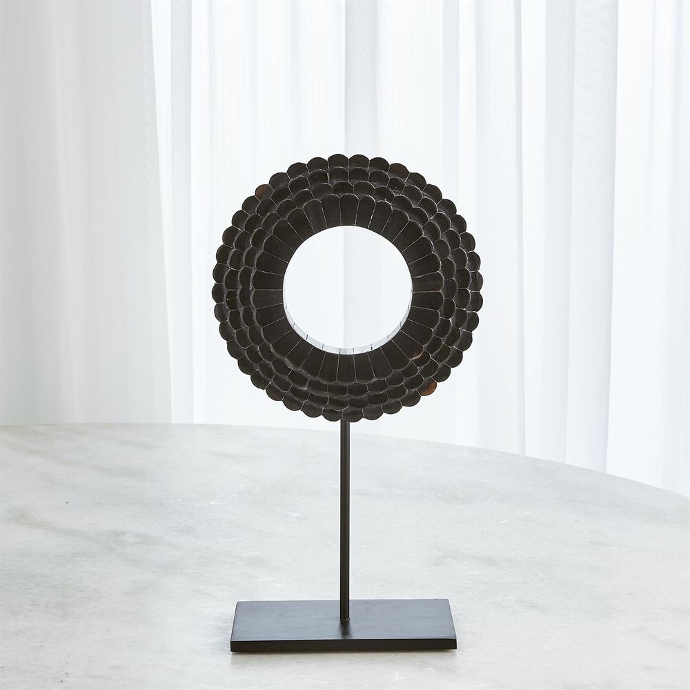 Four Layer Horn Scalloped Mounted Ring-Black-Lg