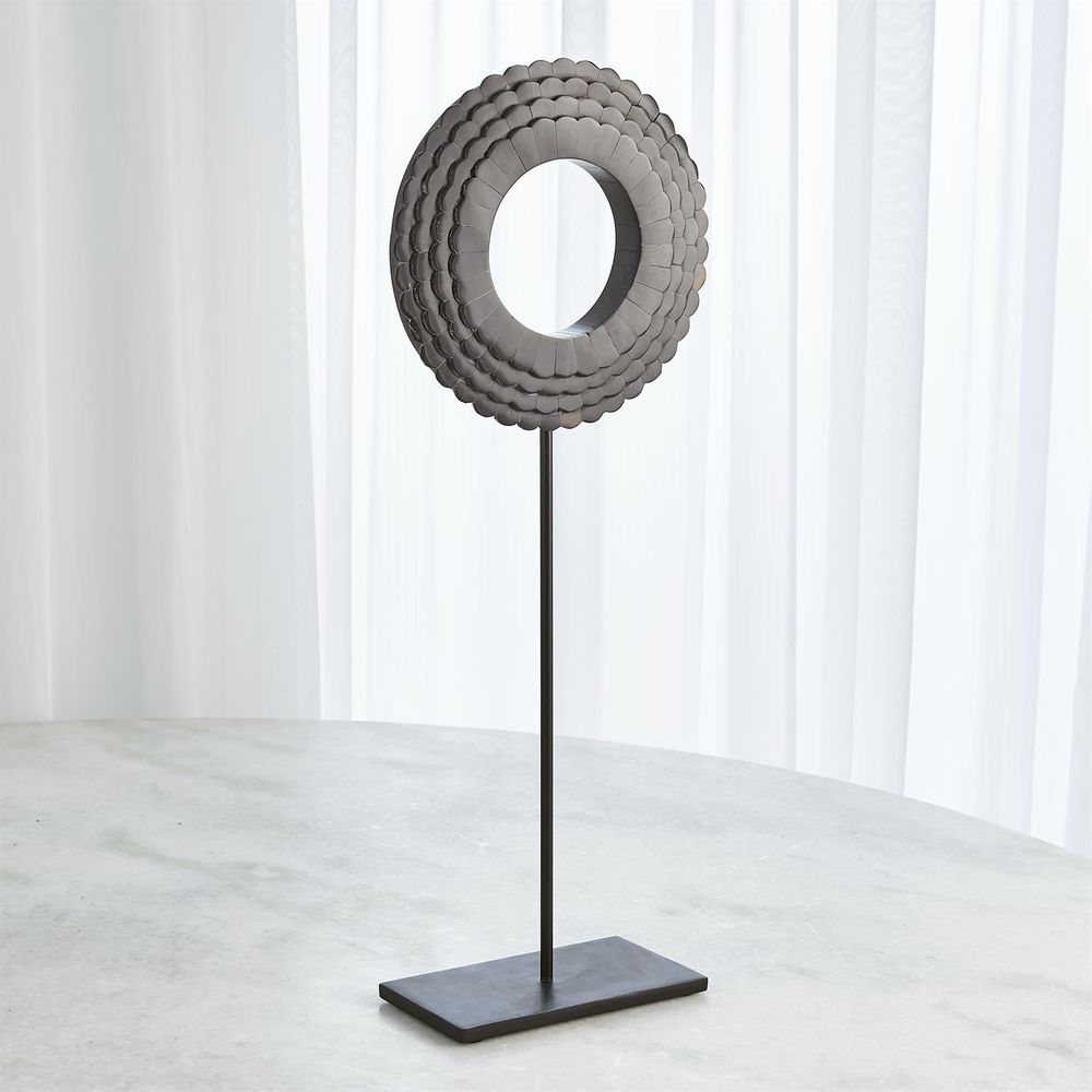 Decor Four Layer Horn Scalloped Mounted Ring-Black-Sm