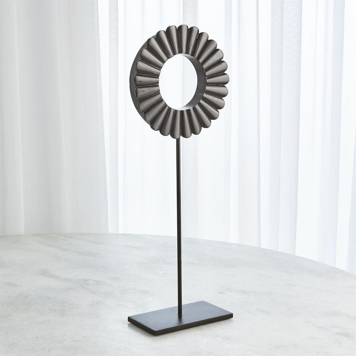 Decor One Layer Horn Scalloped Mounted Ring-Black-Lg