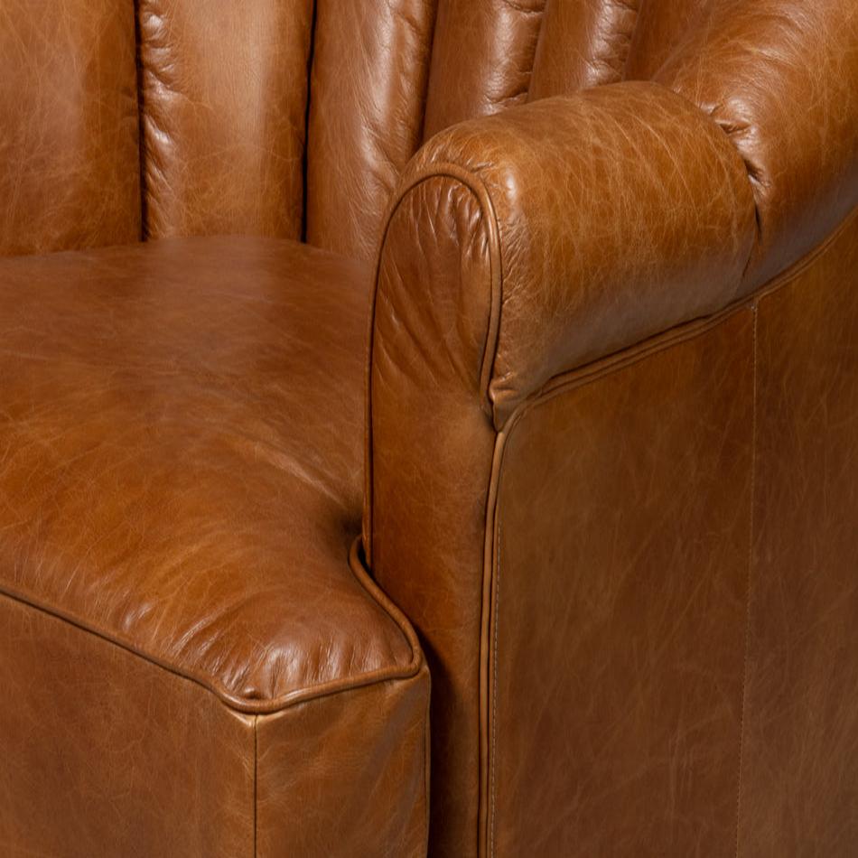 Scoth Swivel Chair In Distilled Leather