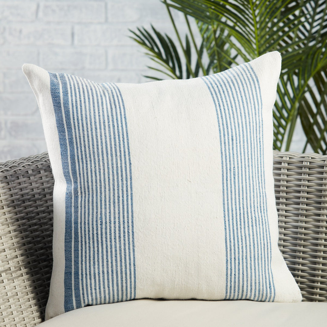 Jaipur Living Parque Indoor/ Outdoor Striped Blue/ Ivory Poly Fill Pillow (20" Square)