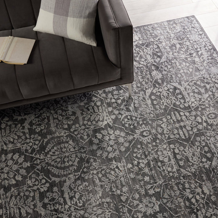 Jaipur Living Elvira Floral Gray/ Cream Area Rug (5'3"X7'6")