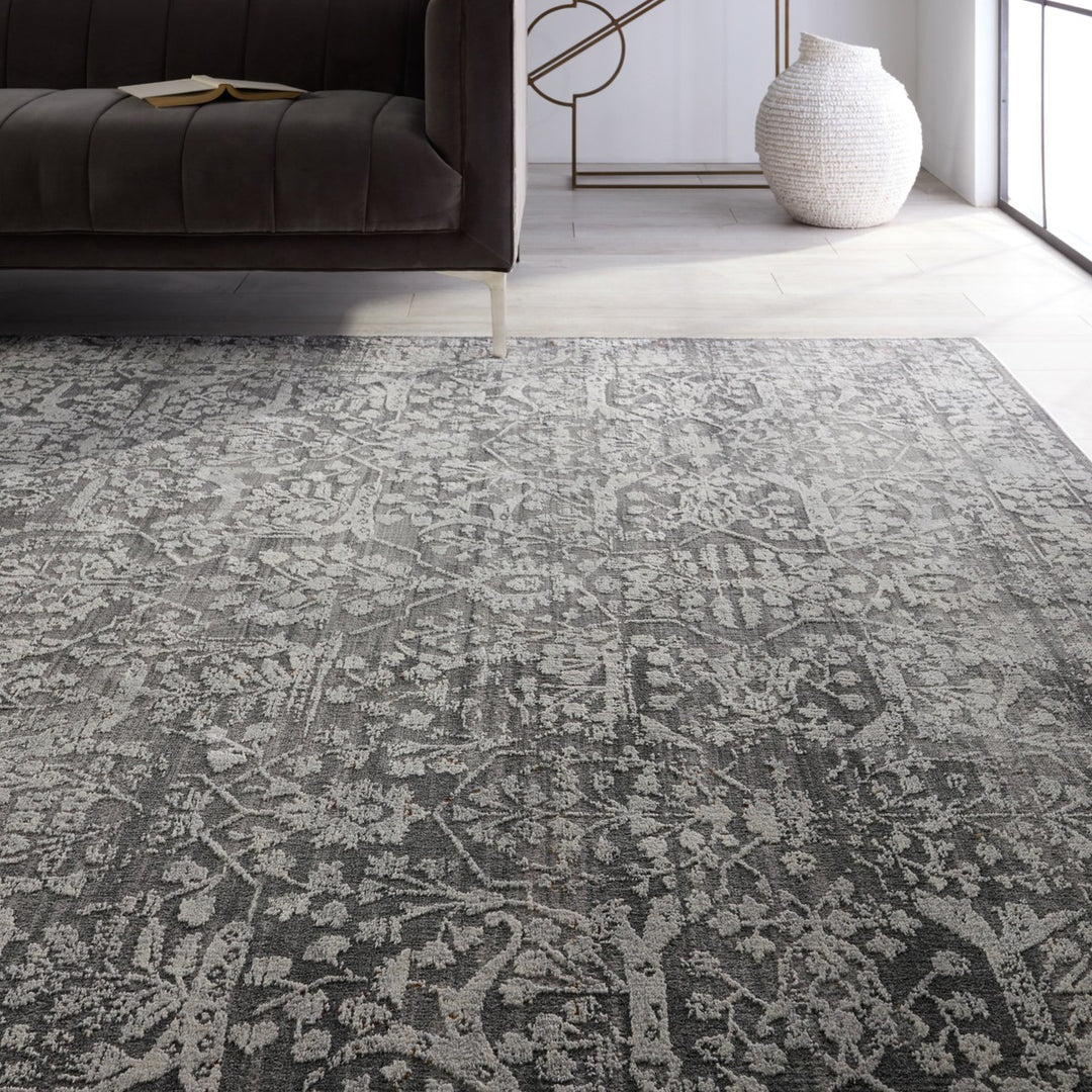 Jaipur Living Elvira Floral Gray/ Cream Area Rug (5'3"X7'6")