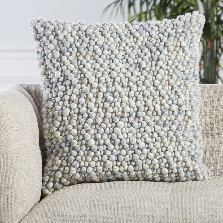 Jaipur Living Kaz Textured Light Blue/ Ivory Pillow Cover (22" Square)