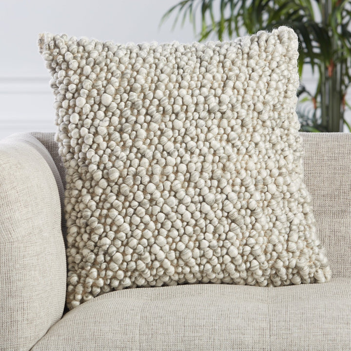 Jaipur Living Kaz Textured Light Gray/ Ivory Pillow Cover (22" Square)