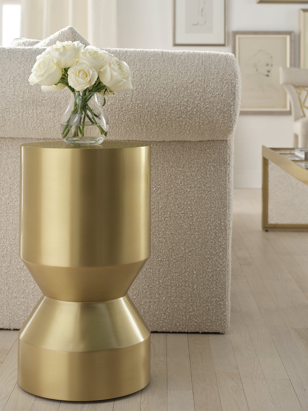 Mae Spot Table