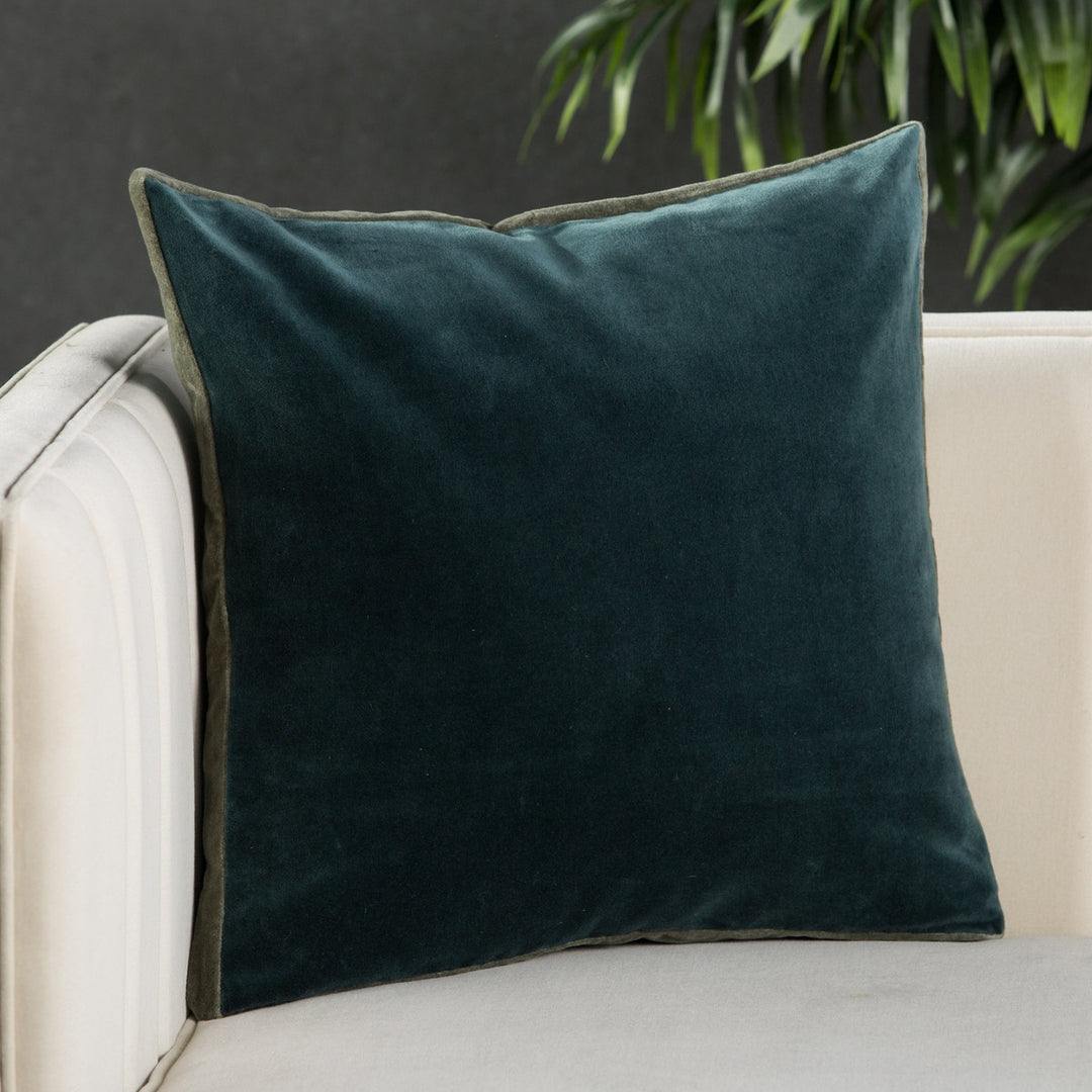 Jaipur Living Bryn Solid Teal/ Gray Poly Fill Pillow (18" Square)