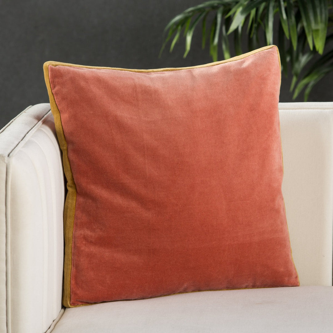 Jaipur Living Bryn Solid Pink/ Gold Poly Fill Pillow (18" Square)