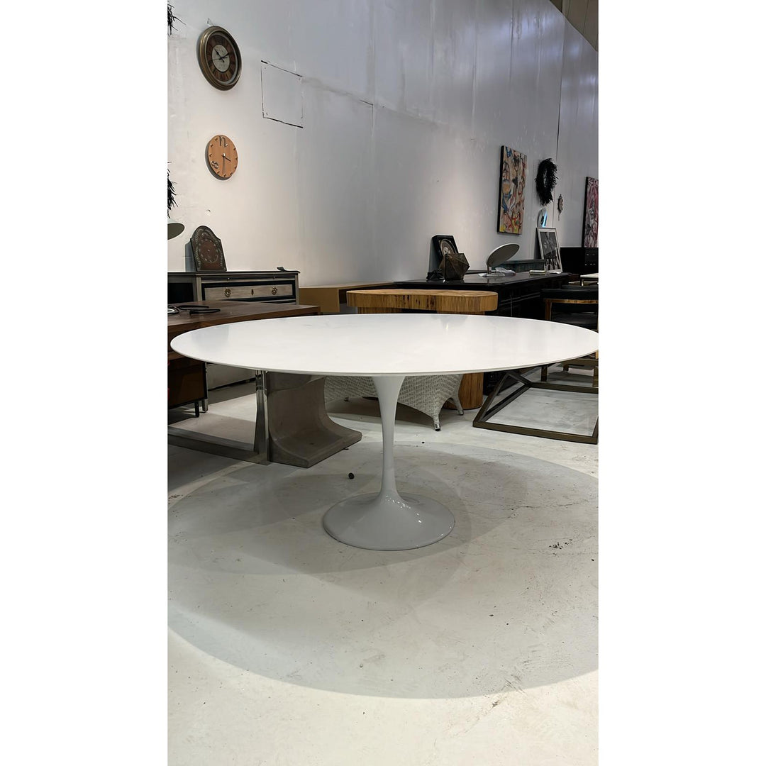 Quartz Pedestal Tulip Dining Table - Round