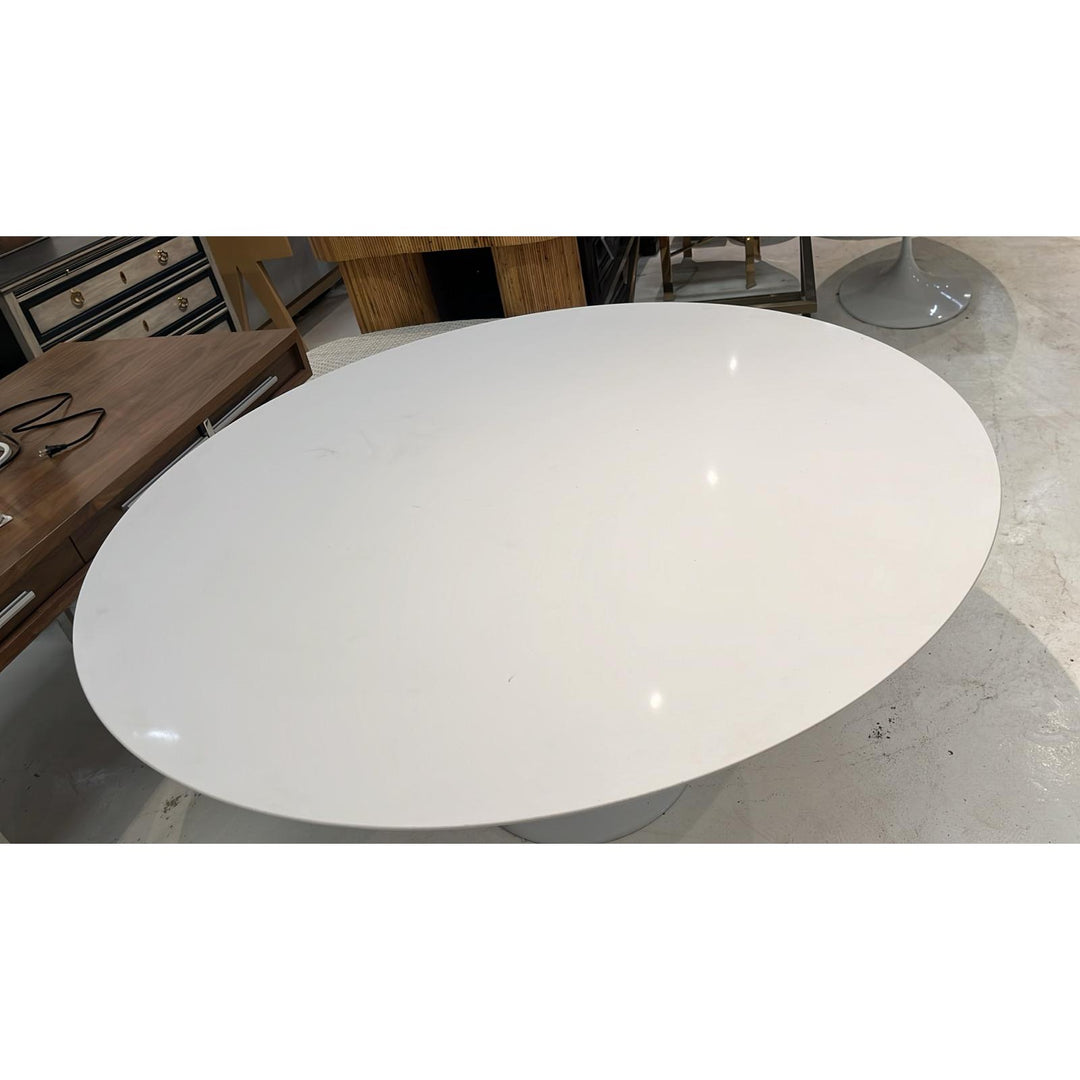 Quartz Pedestal Tulip Dining Table - Round