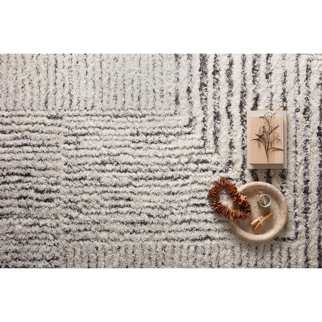 Loloi Levitt Shag Ivory / Grey 5'-3" x 7'-6" Area Rug