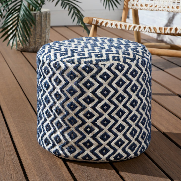 Vibe by Jaipur Living Osbourne Indoor/ Outdoor Chevron Navy/ Ivory Cube Pouf