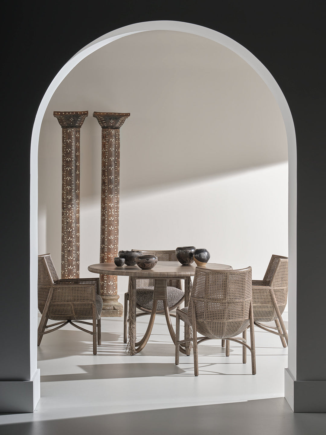 Taru Dining Table