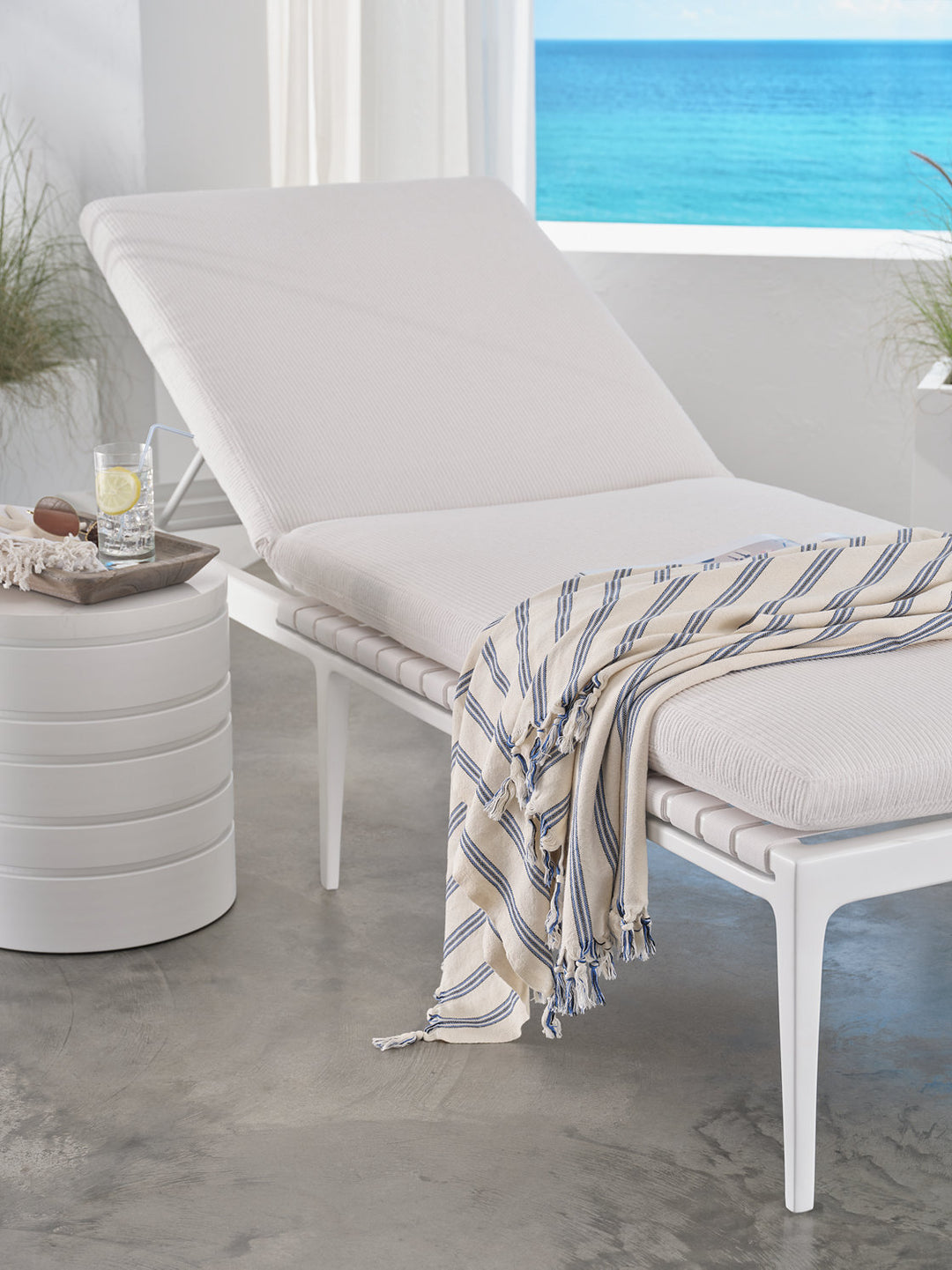 Condado Spot Table