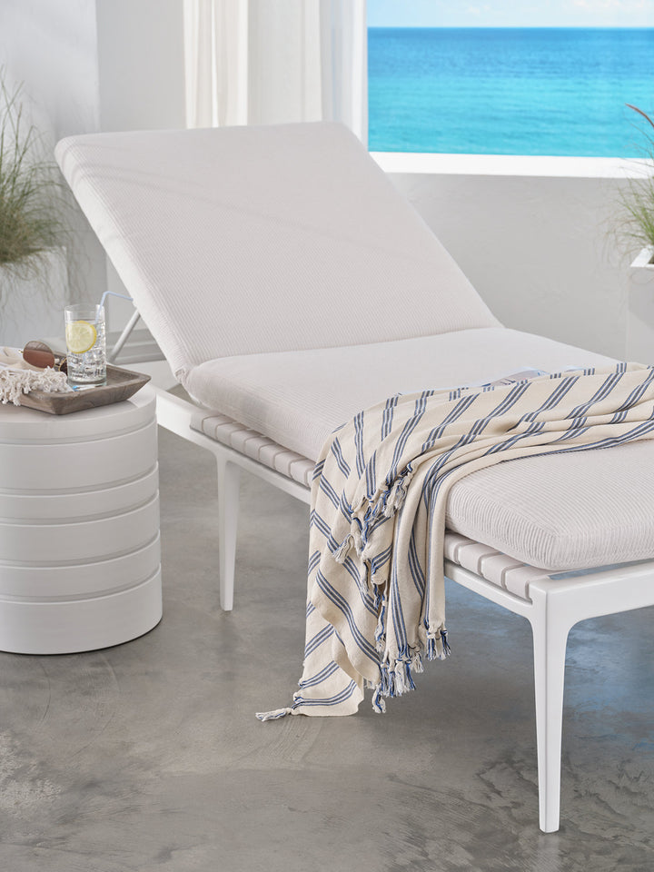 Condado Spot Table