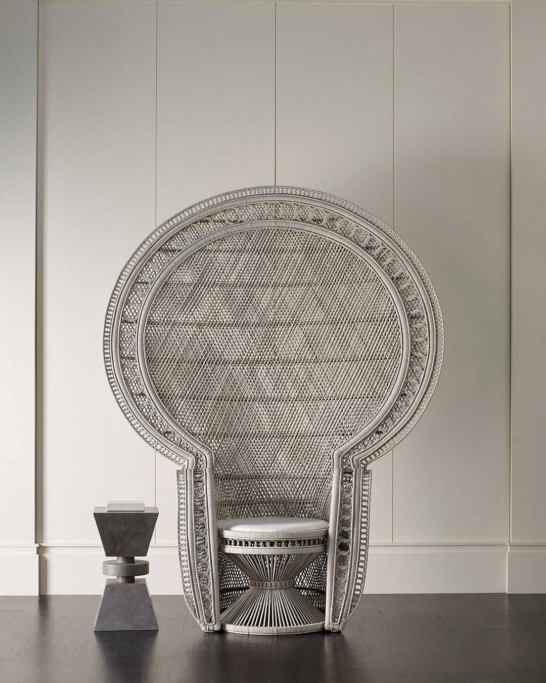 Haylan Spot Table