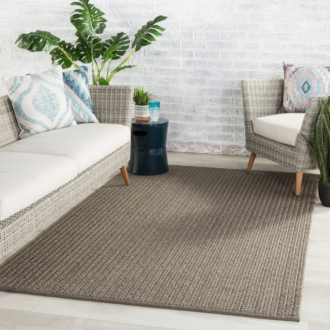 Jaipur Living Iver Indoor/ Outdoor Solid Gray/ Taupe Area Rug (5'X8')