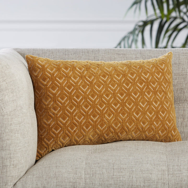 Jaipur Living Colinet Trellis Gold/ Silver Poly Fill Pillow (13"X21" Lumbar)