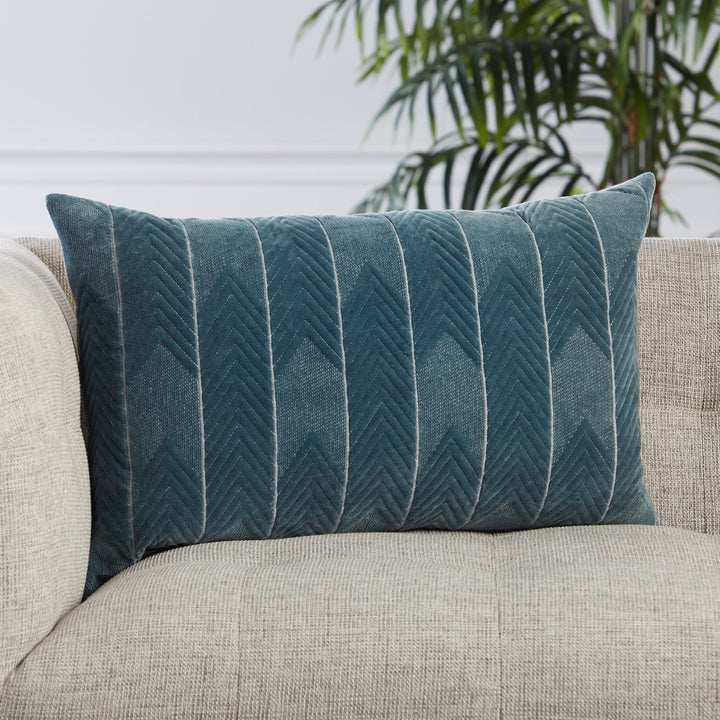 Jaipur Living Bourdelle Chevron Blue Pillow Cover (16"X24" Lumbar)