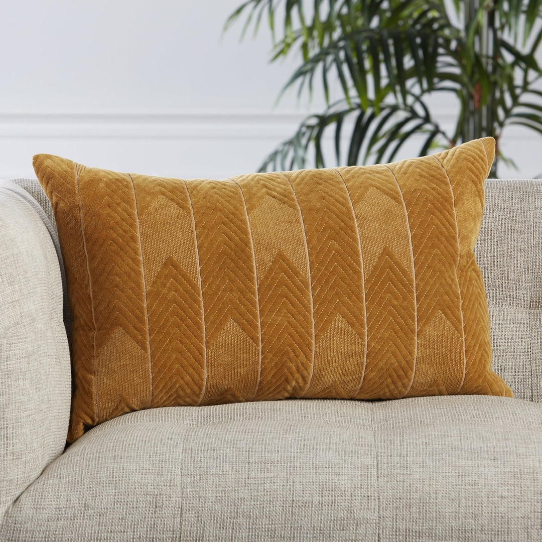 Jaipur Living Bourdelle Chevron Beige Pillow Cover (16"X24" Lumbar)