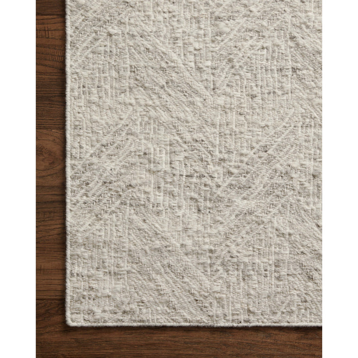 Loloi Raven Silver / Ivory 4'-0" x 6'-0" Accent Rug