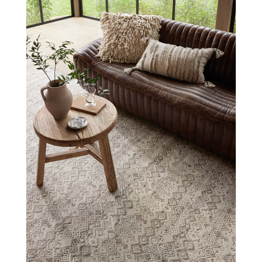 Loloi Raven Dove / Ivory 4'-0" x 6'-0" Accent Rug