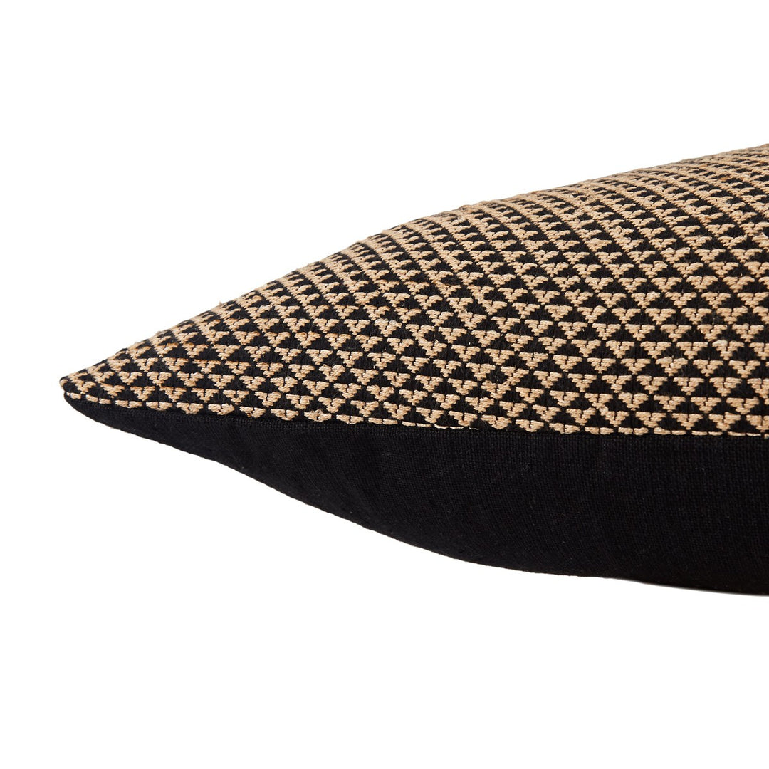 Jaipur Living Sila Geometric Light Tan/ Black Pillow Cover (22" Square)