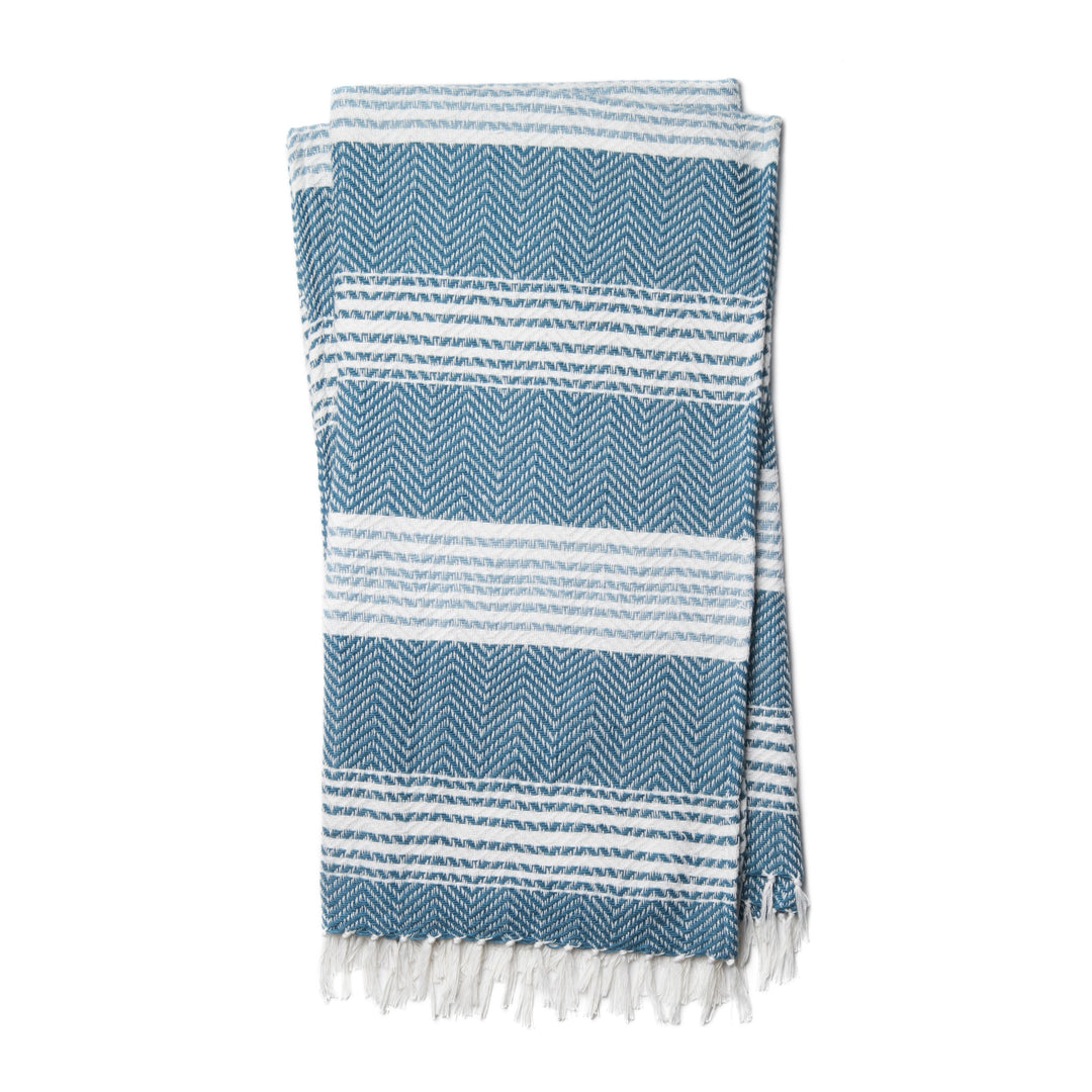 Loloi T0035 Blue / White 4'-2" x 5' Throw