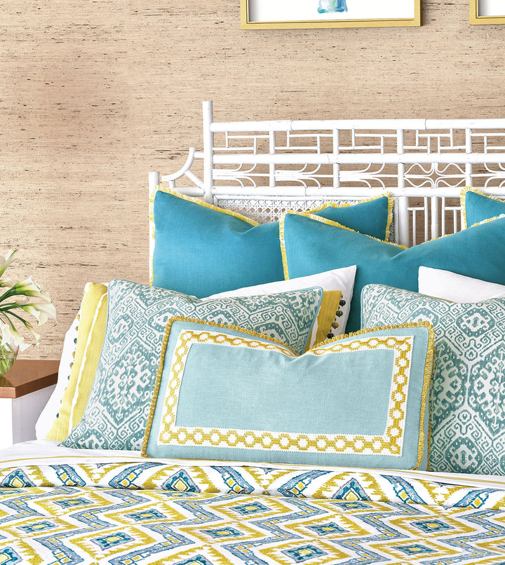 Villa Blanca Boxed Decorative Pillow