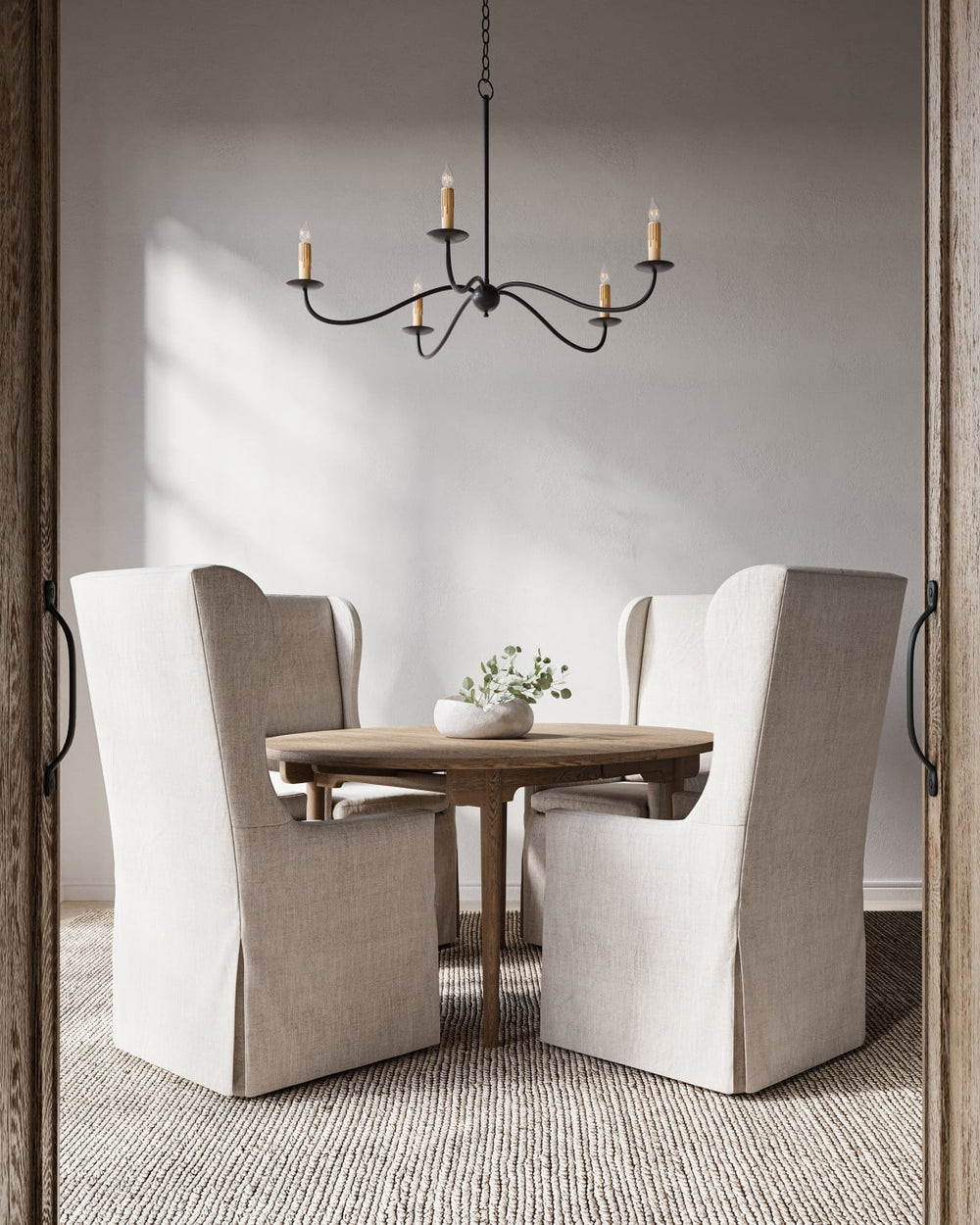 Chandeliers Saxon Small Black Chandelier