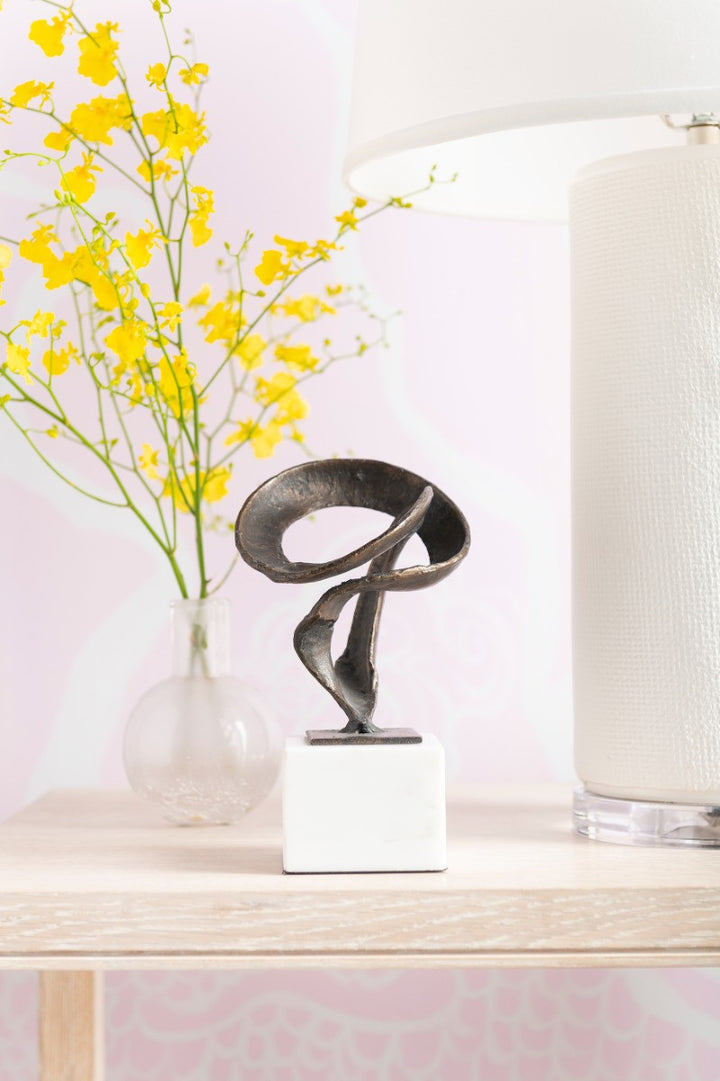 Hanya Statue, Bronze