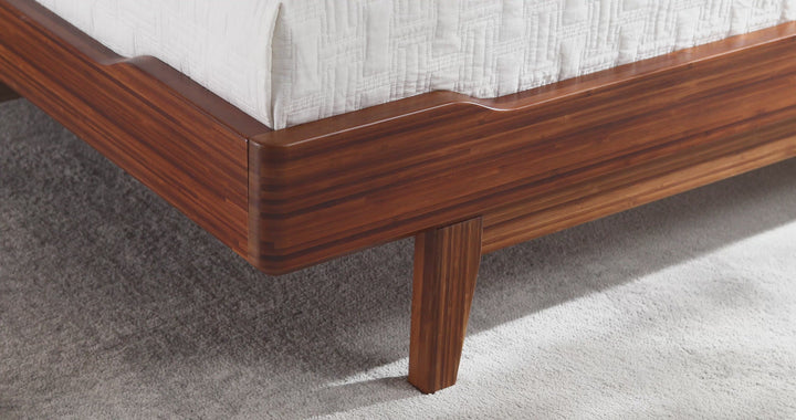 Currant Queen Platform Bed - Amber