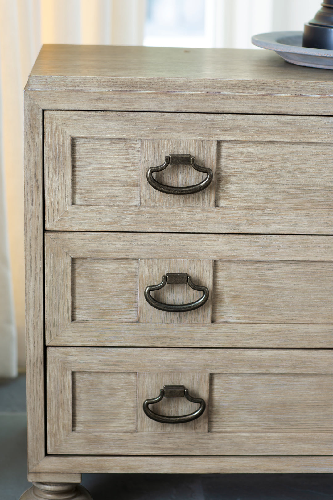 Santa Barbara Bachelor's Chest