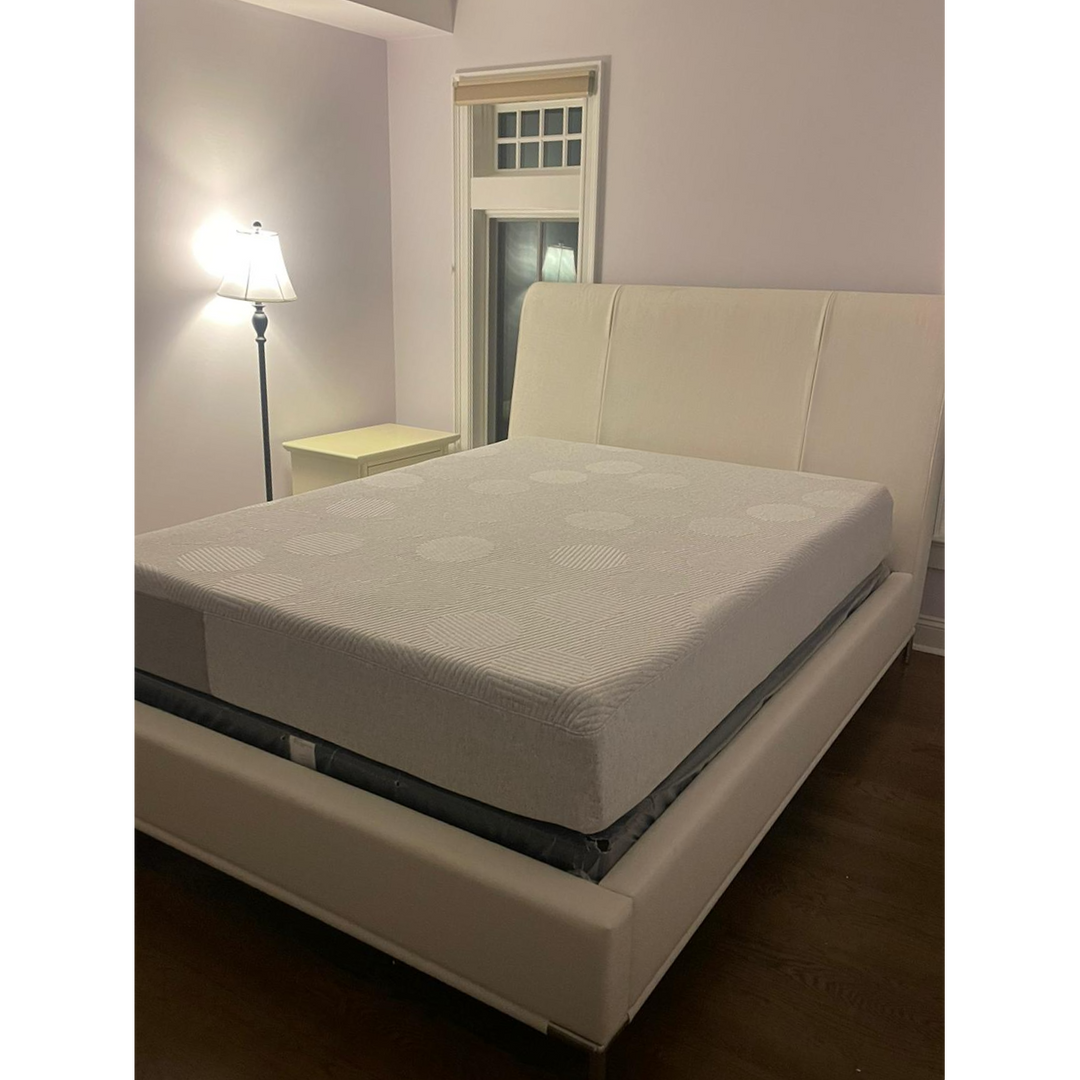 Modern Conway Bed-Universal Furniture-UNIV-964320B-BedsKing-4-France and Son
